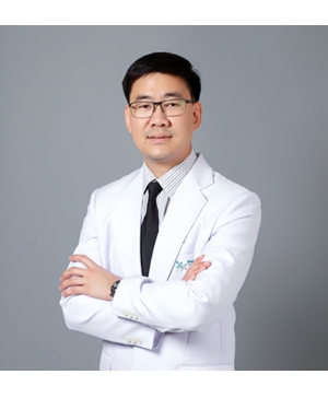 Dr.Norachart Sirisreetreerux 